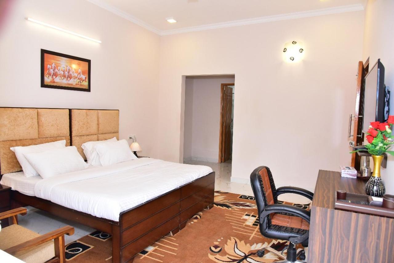 Arkaya Inn Gurgaon Bagian luar foto