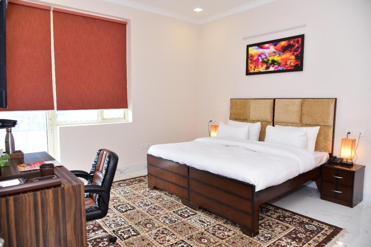Arkaya Inn Gurgaon Bagian luar foto